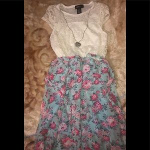🥰 Adorable floral dress Like New 🥰